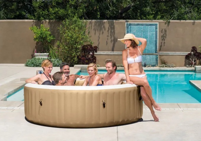 Spa gonflable Intex PureSpa Sahara 6 places à louer à Tours — modèle polyvalent pour groupes et familles